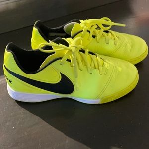 Nike neon yellow size 2.5 youth